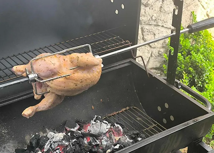 Alojamento de Turismo Selvagem Chaloupka U Lišáka Snezne (Hradec Kralove)